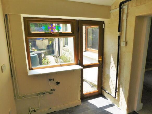 2 bed Semi-Detached to rent Image 7