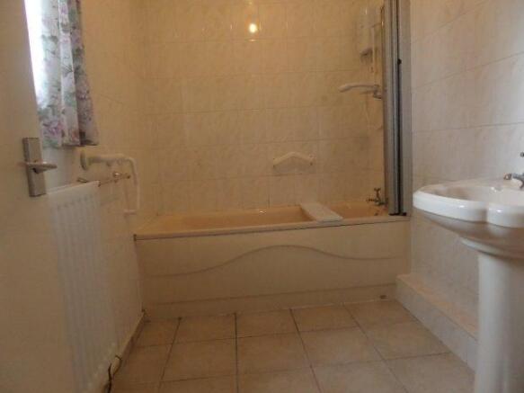 BATHROOM/W.C