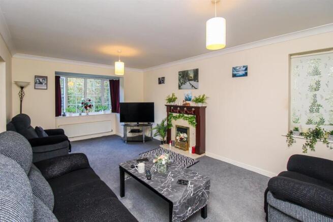 4 bed Detached for sale Image 6