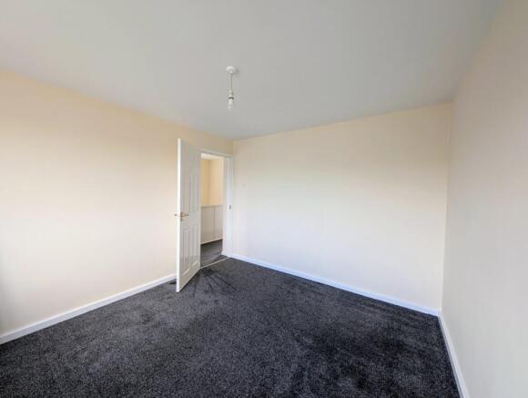3 bed Semi-Detached to rent Image 12