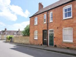 120, Newland, Sherborne DT9 3DT