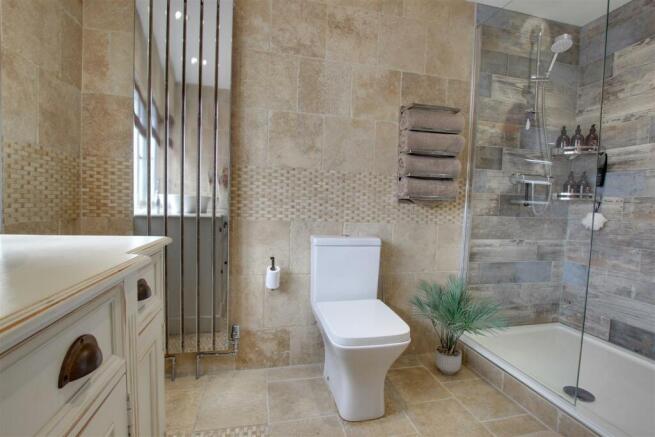 BATHROOM/WC