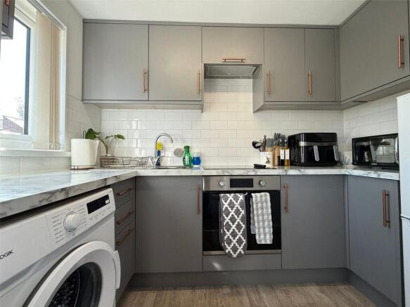 1 bed Apartment to rent Image 5