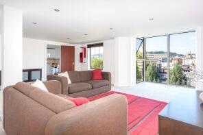 Flat 10, 211 Waterfront House, Lower Bristol Road, Westmoreland, Bath BA2 3DQ