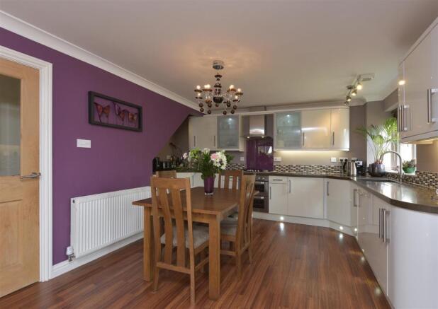 KITCHEN / DINER