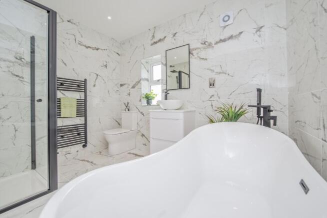 4 bed Detached for sale Image 7