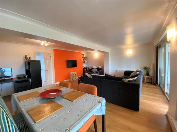 Lounge/Dining Room