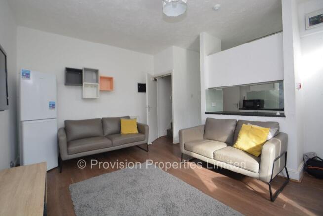 5 bed Terraced to rent Image 6