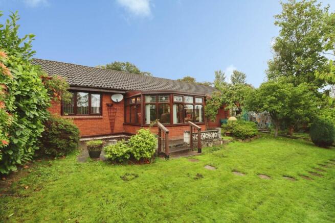 Curwell Close, Spital photo 4