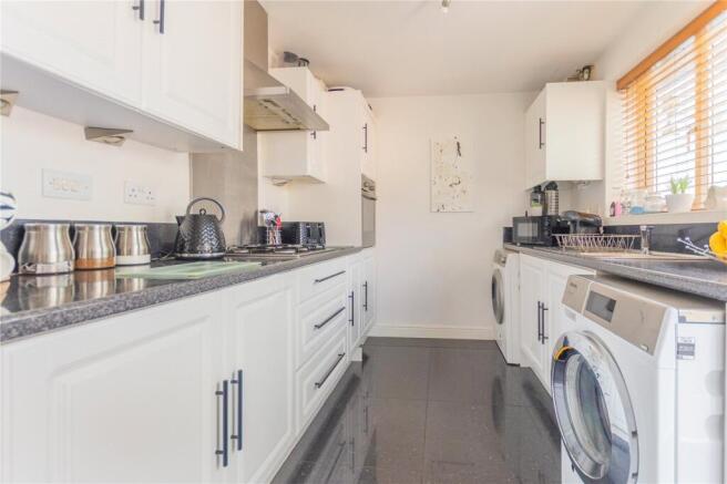 3 bed House for sale Image 4