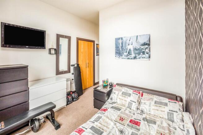 2 bed Apartment to rent Image 12