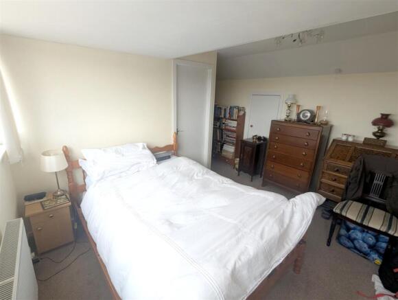 3 bed Semi-Detached for sale Image 11