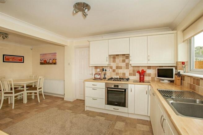 Fitted Kitchen/ Breakfast Room