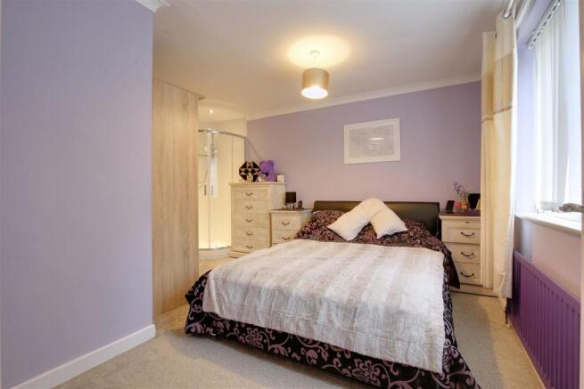 Bed 1.jpg