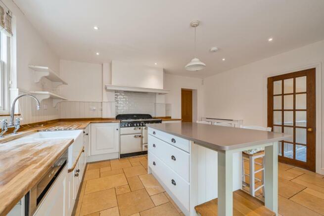 Kitchen/Breakfast Bar