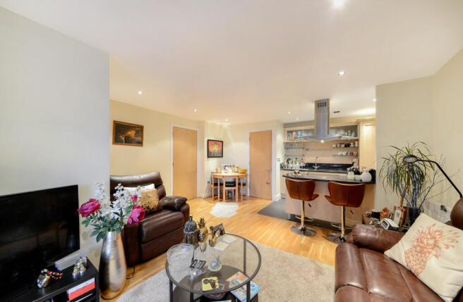 Open-Plan Main Li...