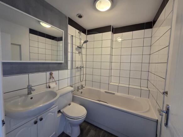 3 bed Terraced to rent Image 10