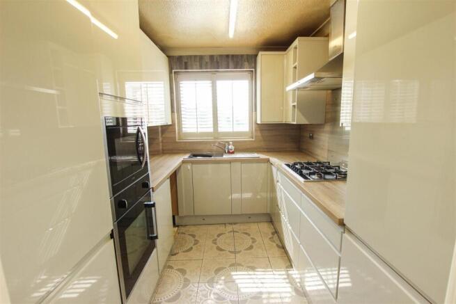 3 bed Detached Bungalow for sale Image 4