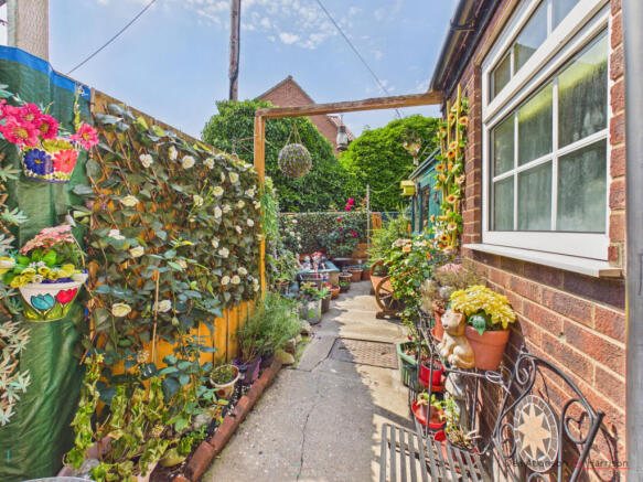 2 bed Terraced for sale Image 11