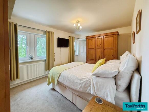 3 bed Semi-Detached for sale Image 12