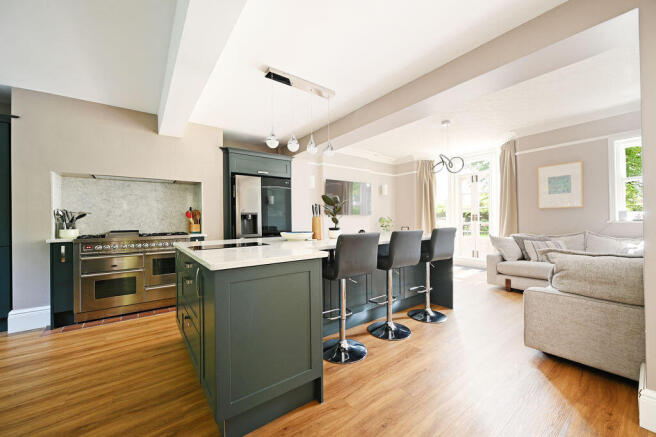 7 bed Detached for sale Image 11