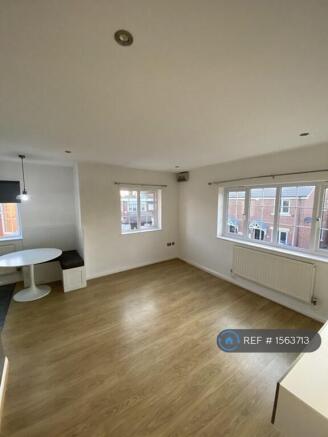 Large Living Area With Diner Corner