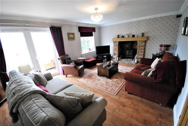 LOUNGE: