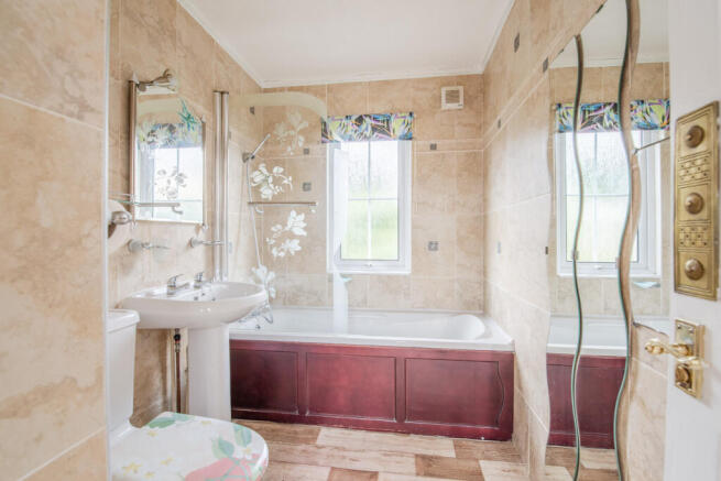 2 bed Bungalow for sale Image 11