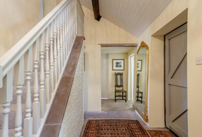 8366278-interior13.jpg