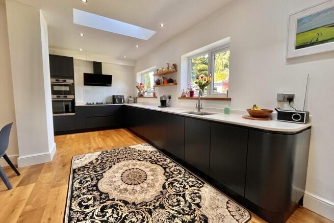 4 bed Detached for sale Image 12