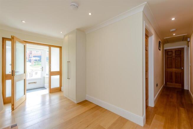 8381873-interior04.jpg