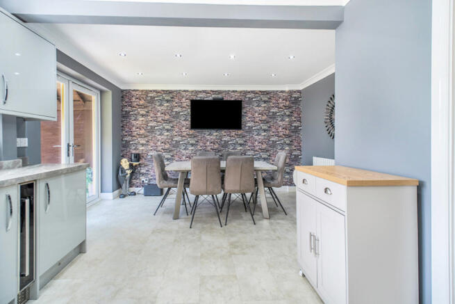 4 bed Detached for sale Image 10