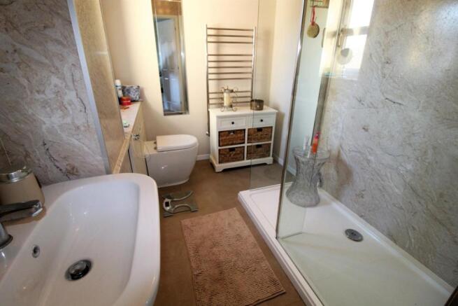 EN SUITE