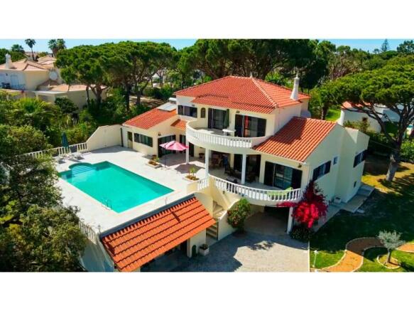 Sequence 01.00_00_25_08.Still002