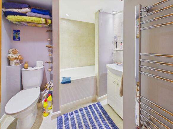 4 bed Semi-Detached for sale Image 11