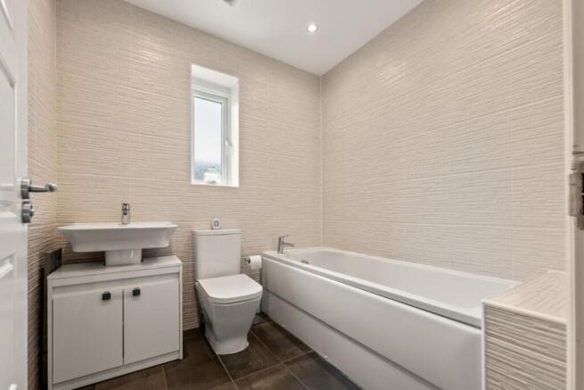 4 bed Detached for sale Image 12