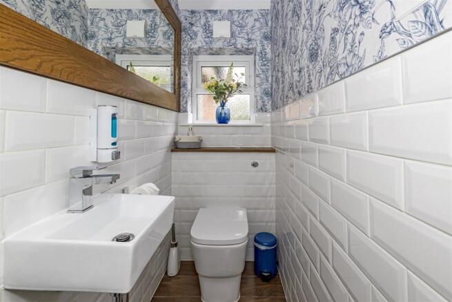 Guest cloakroom STEV4124.jpg