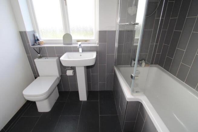 HOUSE BATHROOM/ W.C.