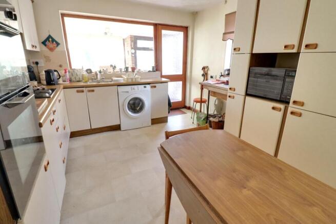 KITCHEN/BREAKFAST ROOM