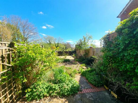 38 Churchill Close - Garden.jpg
