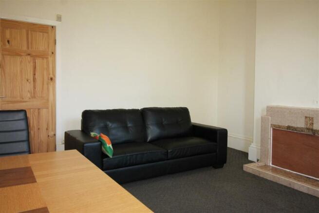 4 bed Flat to rent Image 4