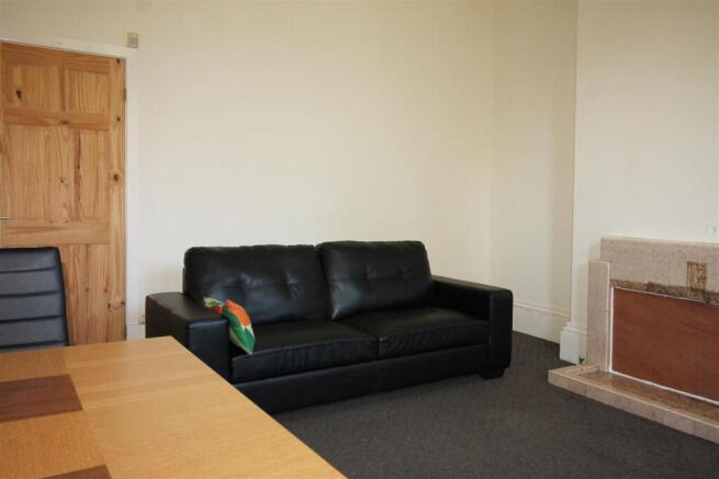 4 bed Flat to rent Image 4