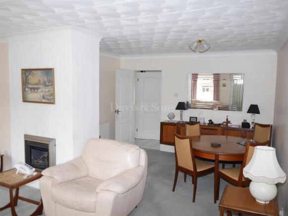 Lounge/Dining Room