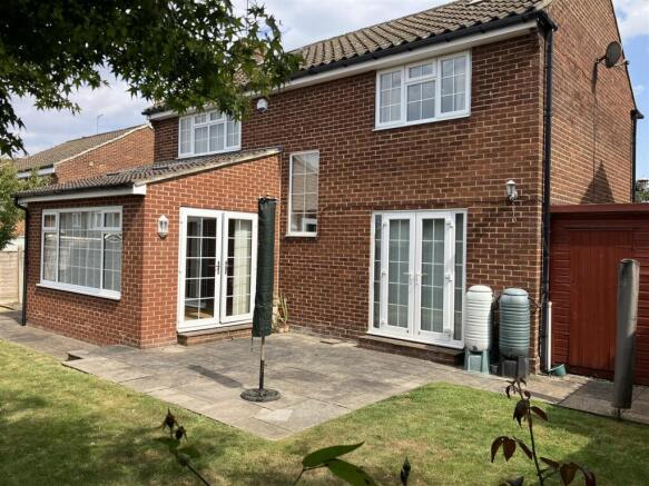 4 bed Detached for sale Image 12