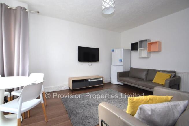 5 bed Terraced to rent Image 5