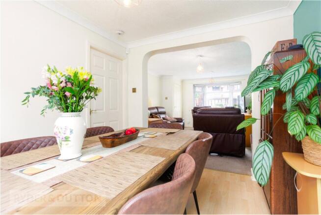 4 bed Detached for sale Image 5