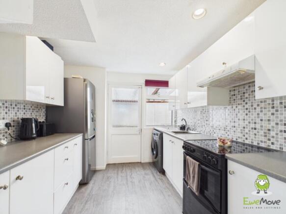 EweMove Estate Agents Basingstoke - Baird Av