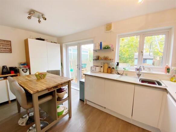 Kitchen 5.jpg