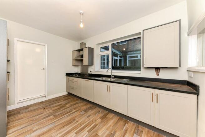 3 bed Terraced for sale Image 6