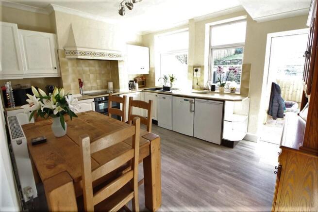kitchen 1.JPG